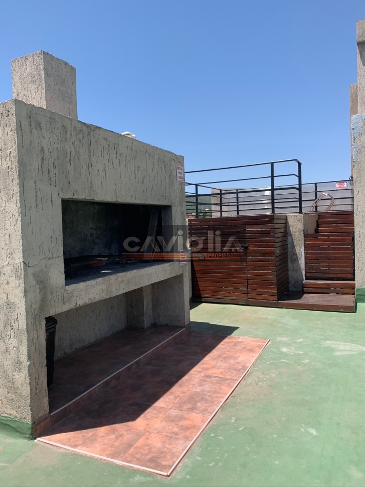 VILLA CARLOS PAZ A PASOS DE LA PEATONAL DEPARTAMENTO EN VENTA 2 DORMITORIOS+PISCINA+AMPLIA COCHERA 