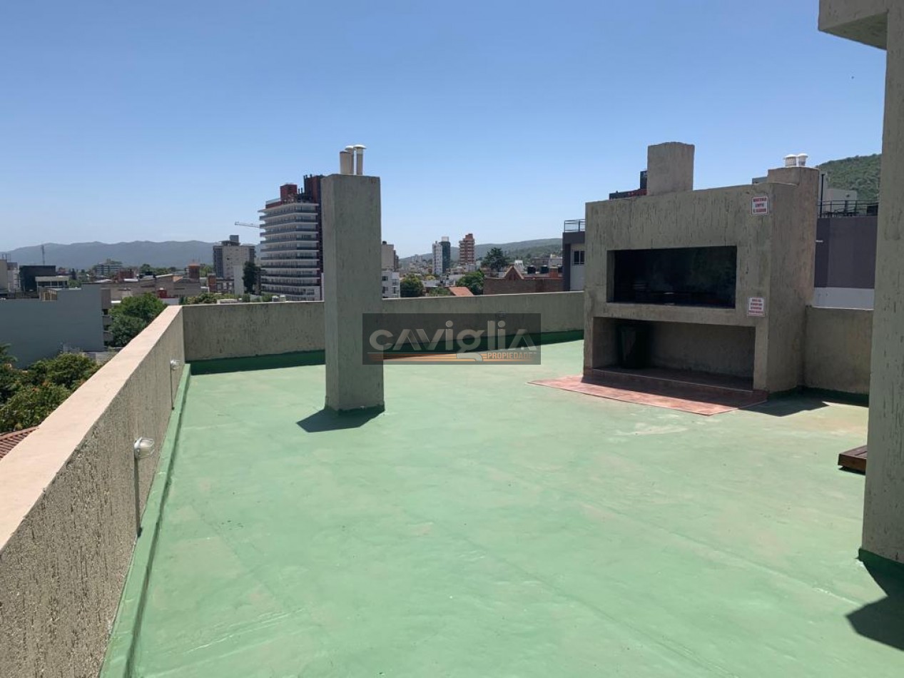 VILLA CARLOS PAZ A PASOS DE LA PEATONAL DEPARTAMENTO EN VENTA 2 DORMITORIOS+PISCINA+AMPLIA COCHERA 